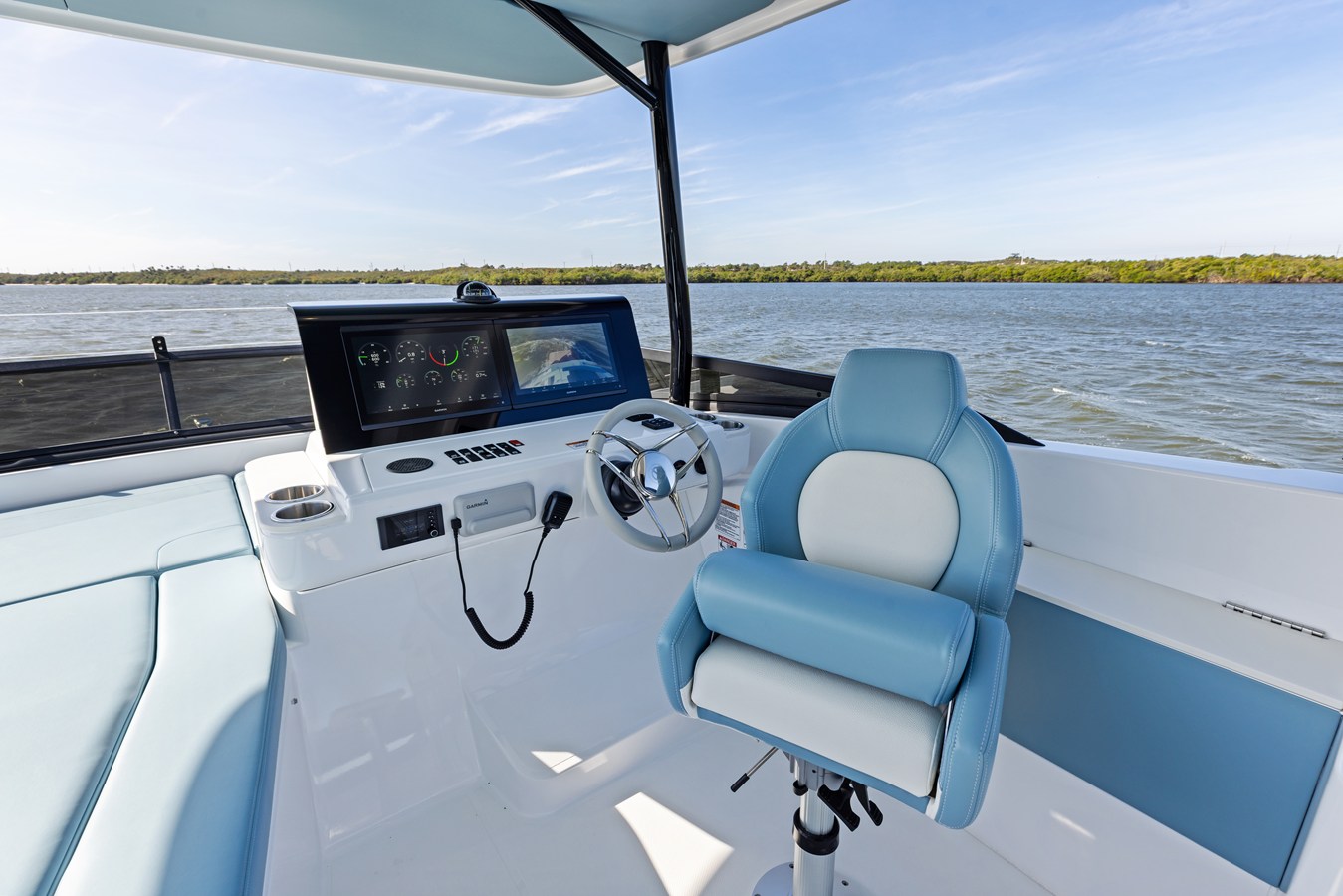 2027 Cruisers Yachts 50 FLY 42
