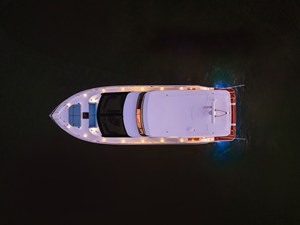 2027 Cruisers Yachts 50 FLY 10