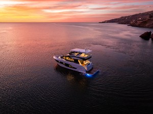 2027 Cruisers Yachts 50 FLY 11