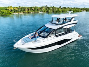 2027 Cruisers Yachts 50 FLY 18