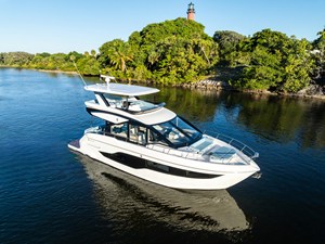 2027 Cruisers Yachts 50 FLY 21