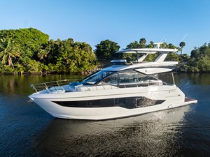 2027 Cruisers Yachts 50 FLY 22