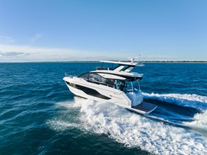 2027 Cruisers Yachts 50 FLY 24