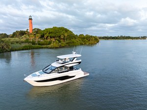 2027 Cruisers Yachts 50 FLY 29