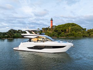 2027 Cruisers Yachts 50 FLY 30