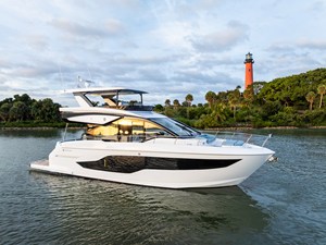 2027 Cruisers Yachts 50 FLY 31