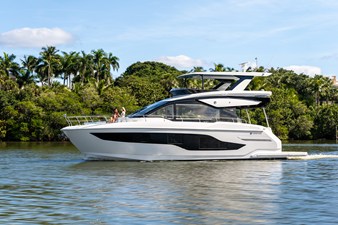 2027 Cruisers Yachts 50 FLY 33