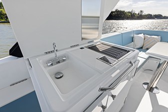 2027 Cruisers Yachts 50 FLY 37