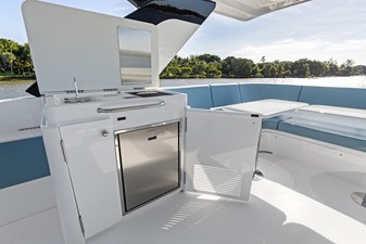 2027 Cruisers Yachts 50 FLY 38