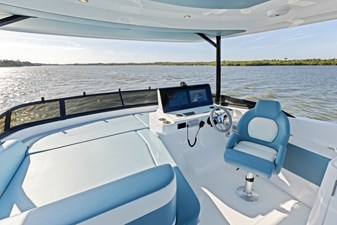 2027 Cruisers Yachts 50 FLY 43