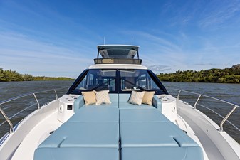 2027 Cruisers Yachts 50 FLY 44