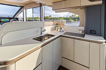 2027 Cruisers Yachts 50 FLY 47