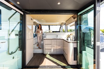 2027 Cruisers Yachts 50 FLY 50