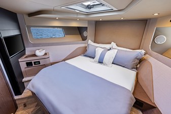2027 Cruisers Yachts 50 FLY 51