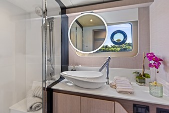 2027 Cruisers Yachts 50 FLY 52