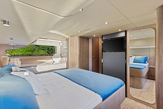 2027 Cruisers Yachts 50 FLY 55