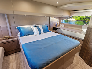 2027 Cruisers Yachts 50 FLY 56
