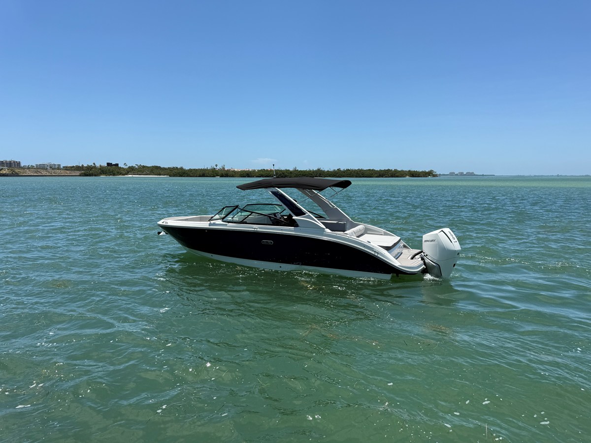 2026 Sea Ray SDX 270 Outboard 2