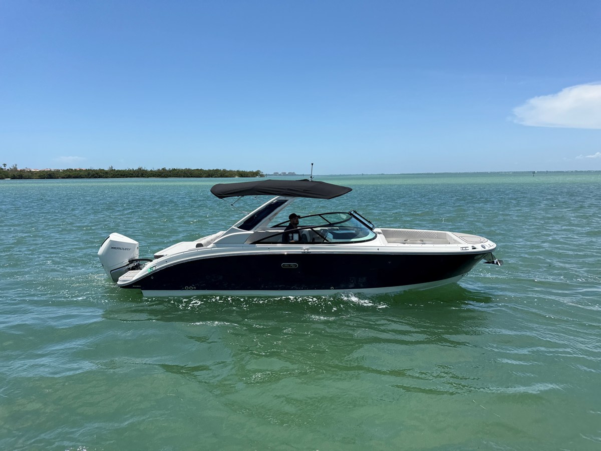 2026 Sea Ray SDX 270 Outboard 5