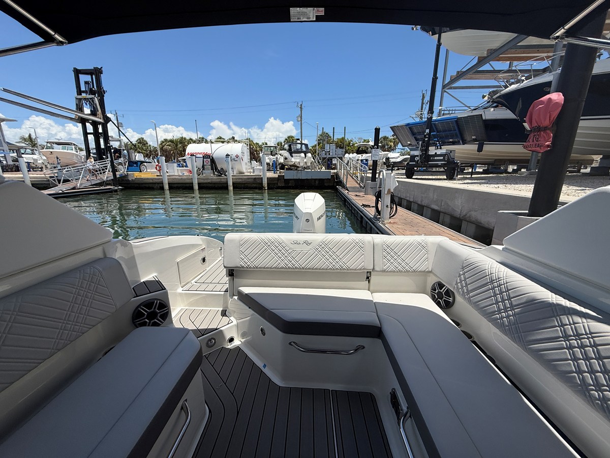2026 Sea Ray SDX 270 Outboard 22