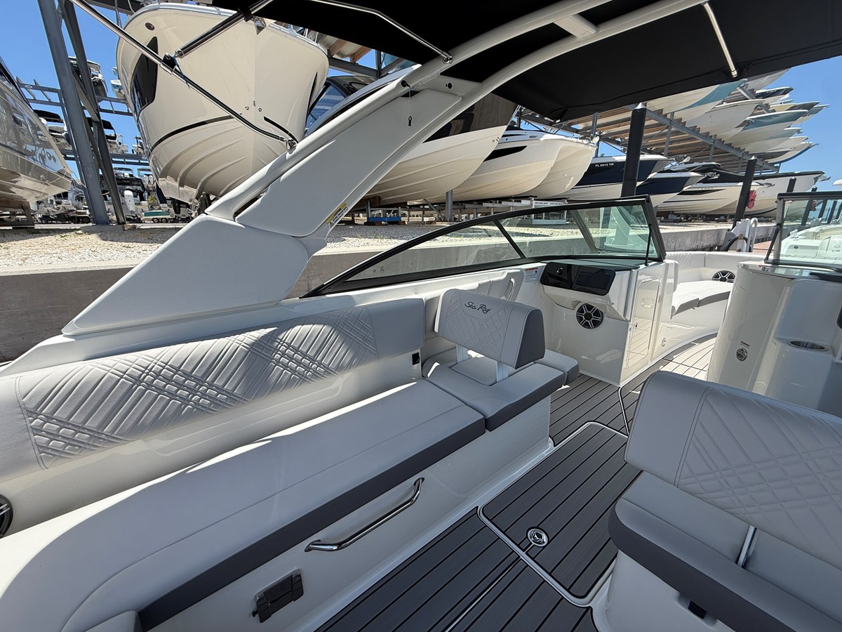 2026 Sea Ray SDX 270 Outboard 23