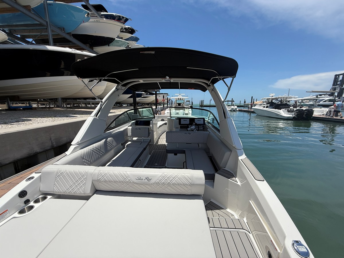 2026 Sea Ray SDX 270 Outboard 27