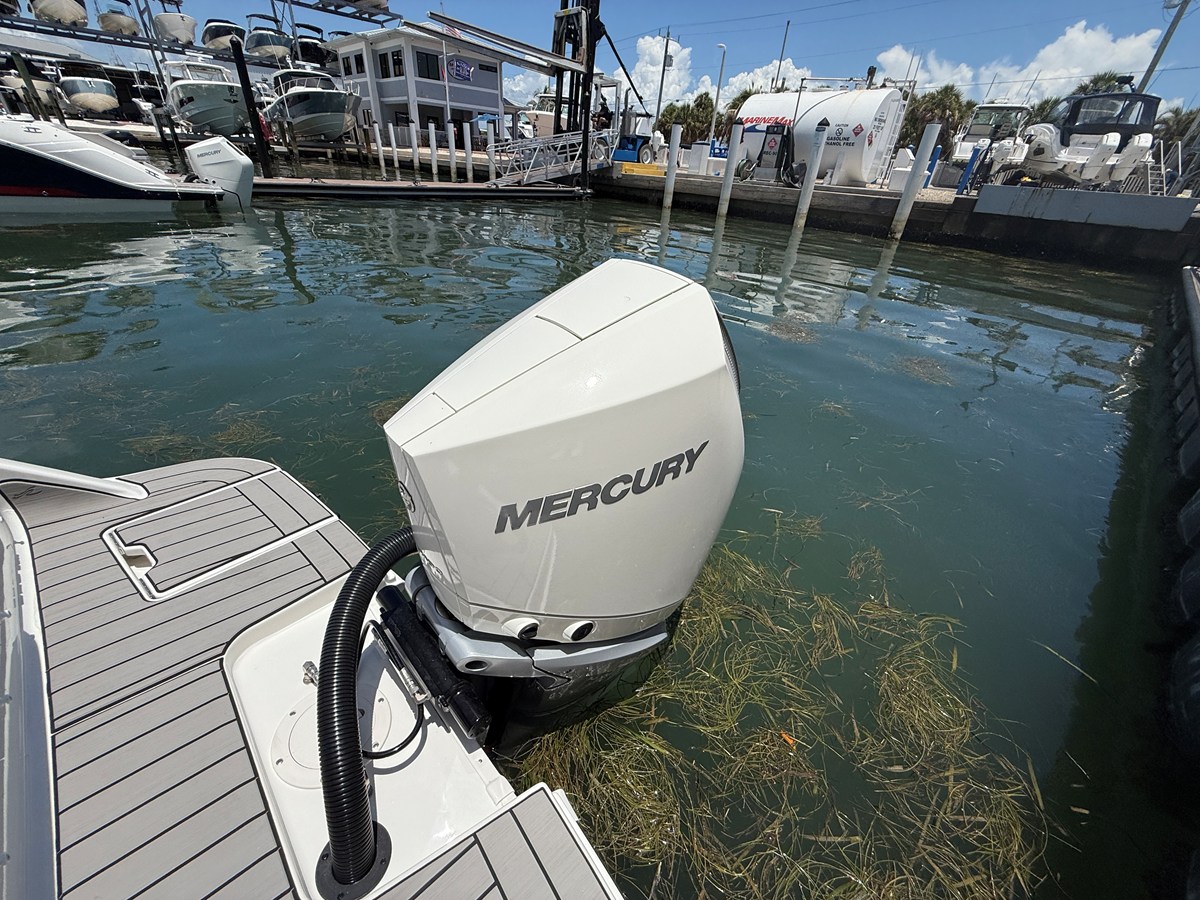 2026 Sea Ray SDX 270 Outboard 28