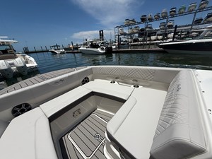 2026 Sea Ray SDX 270 Outboard 8