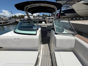 2026 Sea Ray SDX 270 Outboard 10