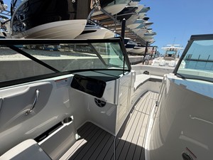 2026 Sea Ray SDX 270 Outboard 16