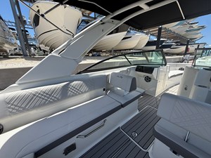 2026 Sea Ray SDX 270 Outboard 23