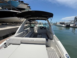 2026 Sea Ray SDX 270 Outboard 27