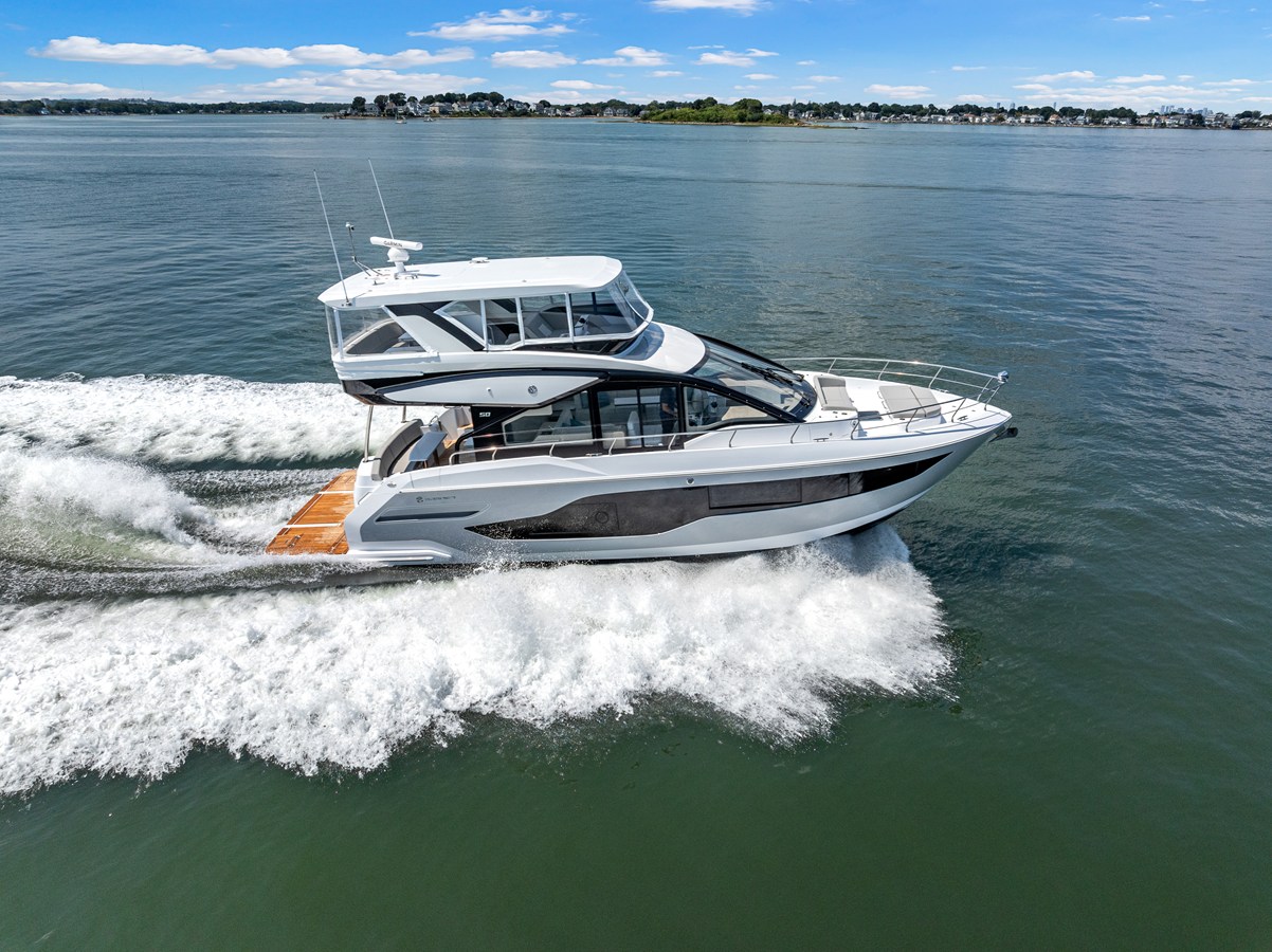 2027 Cruisers Yachts 50 FLY 2