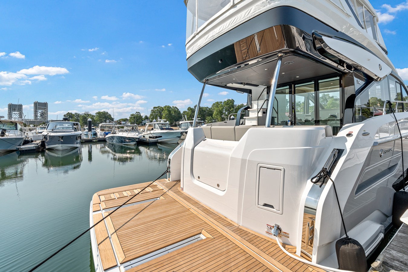 2027 Cruisers Yachts 50 FLY 6