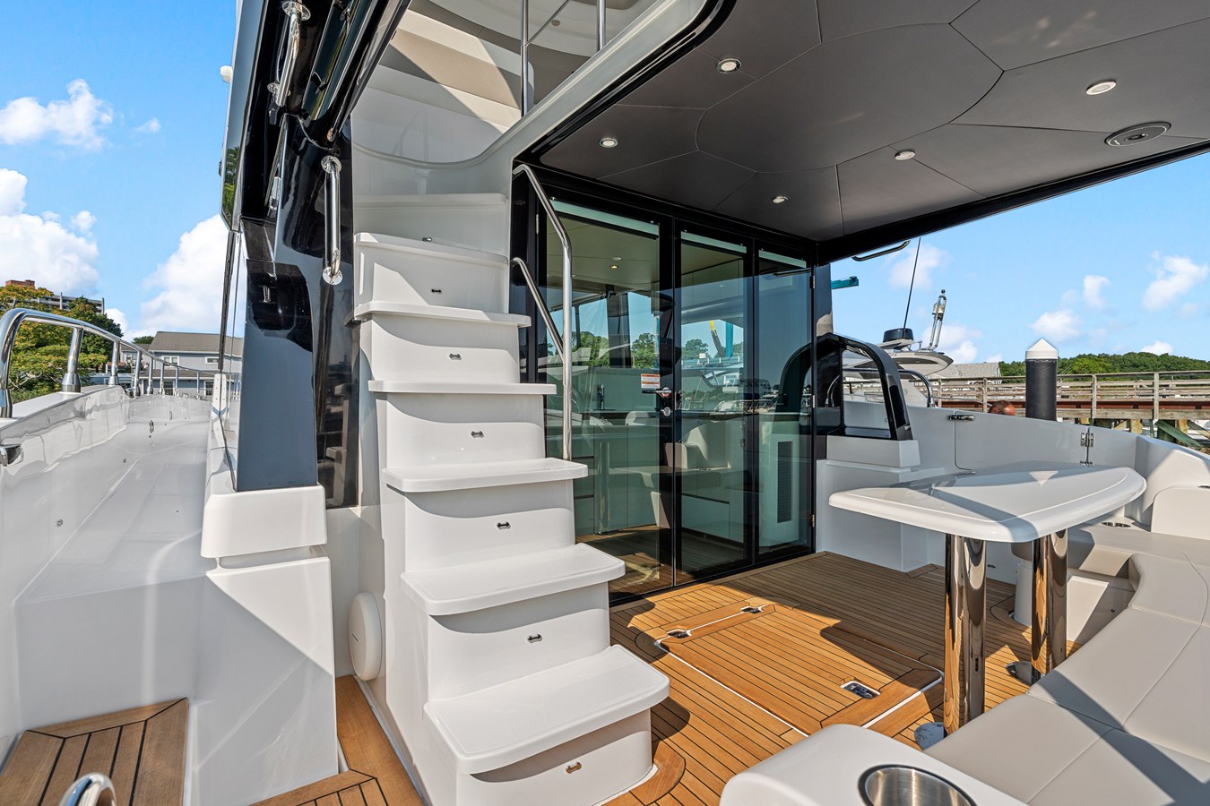 2027 Cruisers Yachts 50 FLY 8