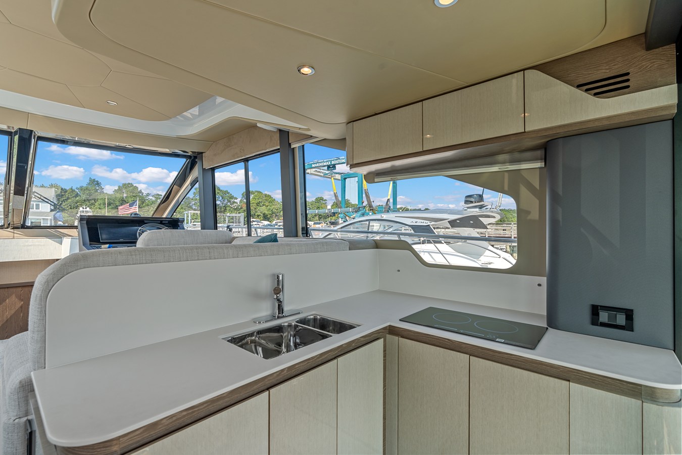 2027 Cruisers Yachts 50 FLY 16