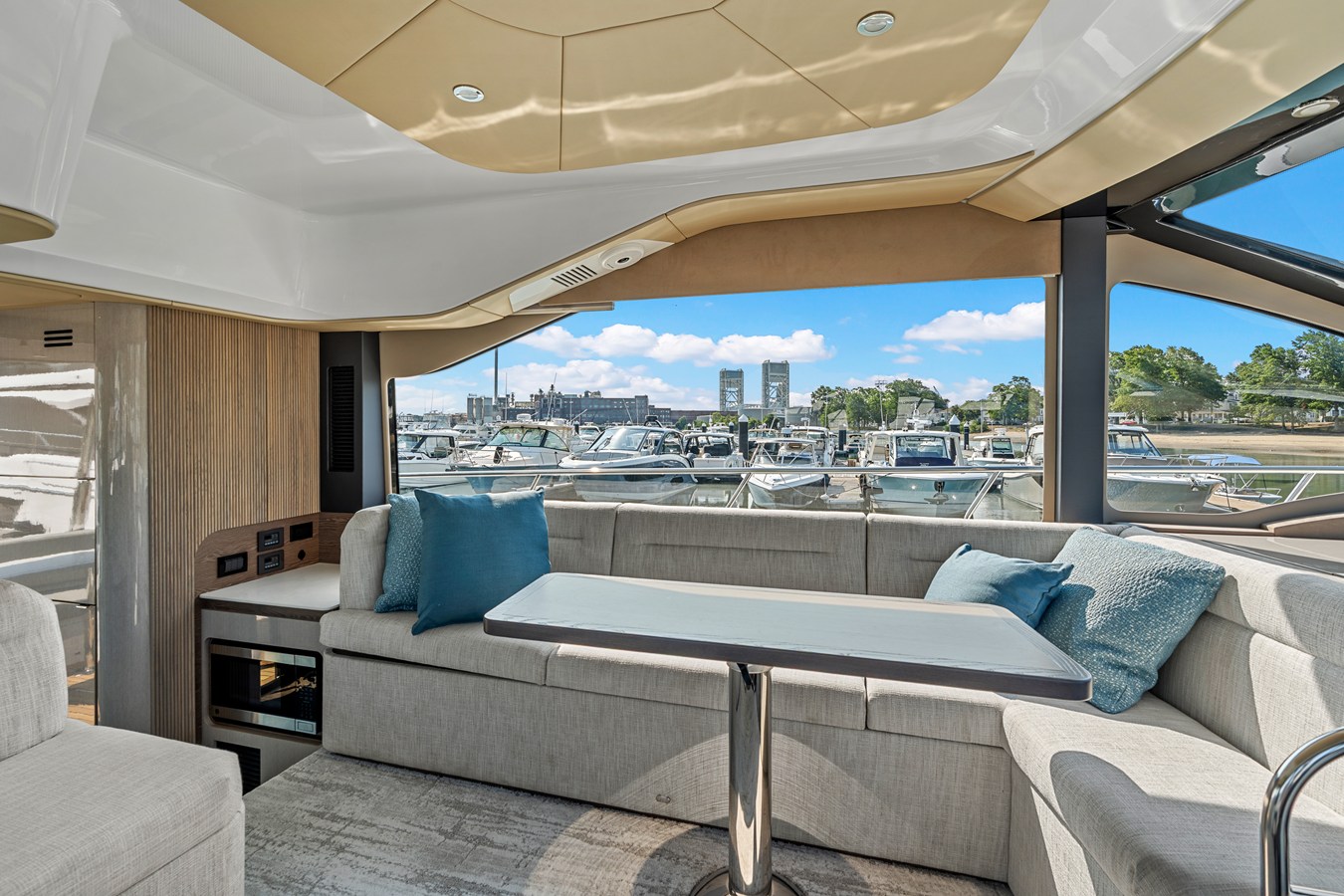 2027 Cruisers Yachts 50 FLY 20