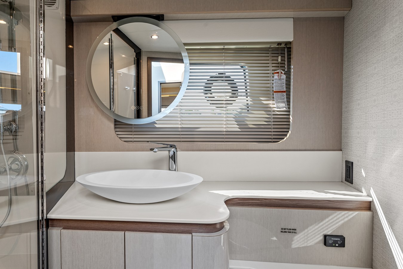 2027 Cruisers Yachts 50 FLY 34
