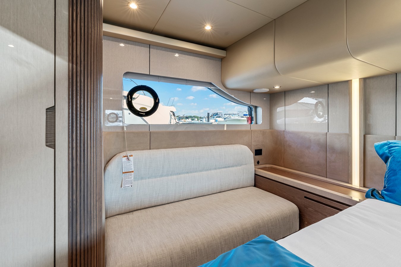 2027 Cruisers Yachts 50 FLY 36