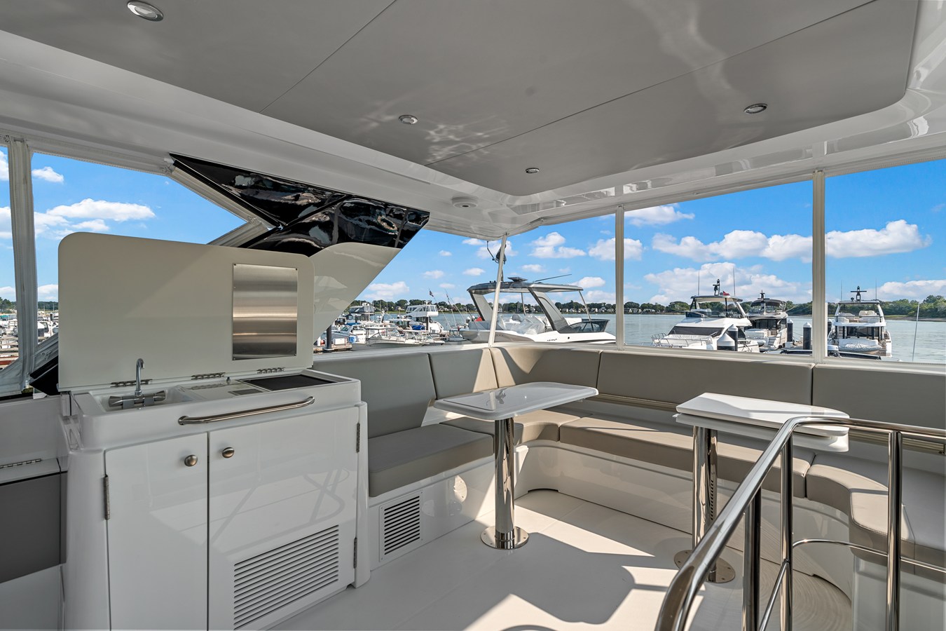 2027 Cruisers Yachts 50 FLY 42
