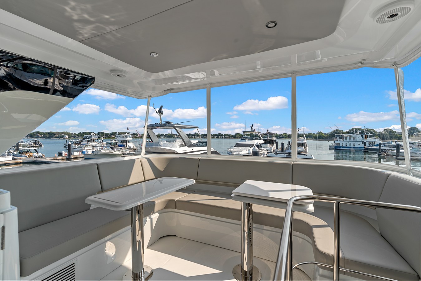 2027 Cruisers Yachts 50 FLY 43