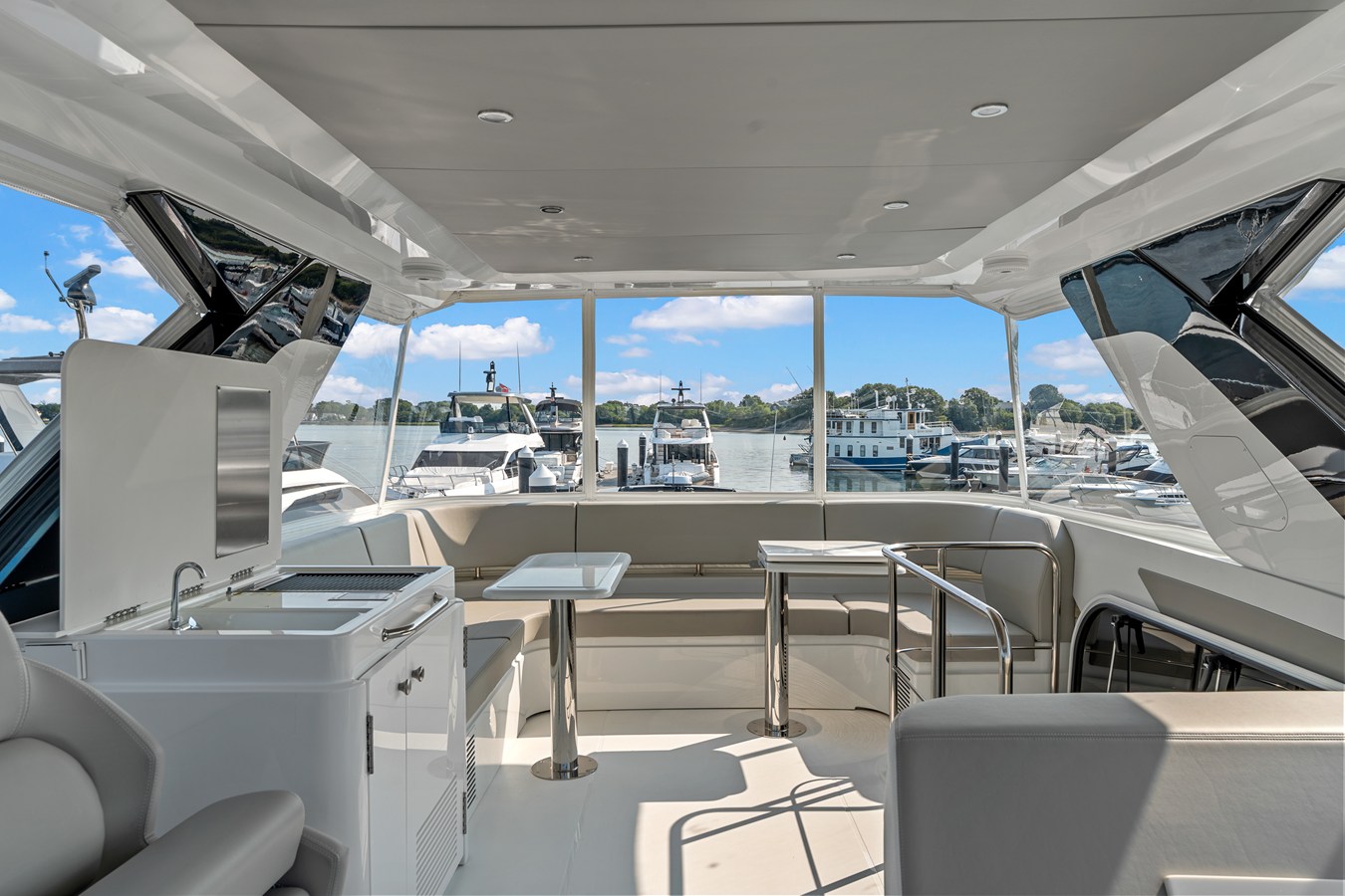 2027 Cruisers Yachts 50 FLY 51