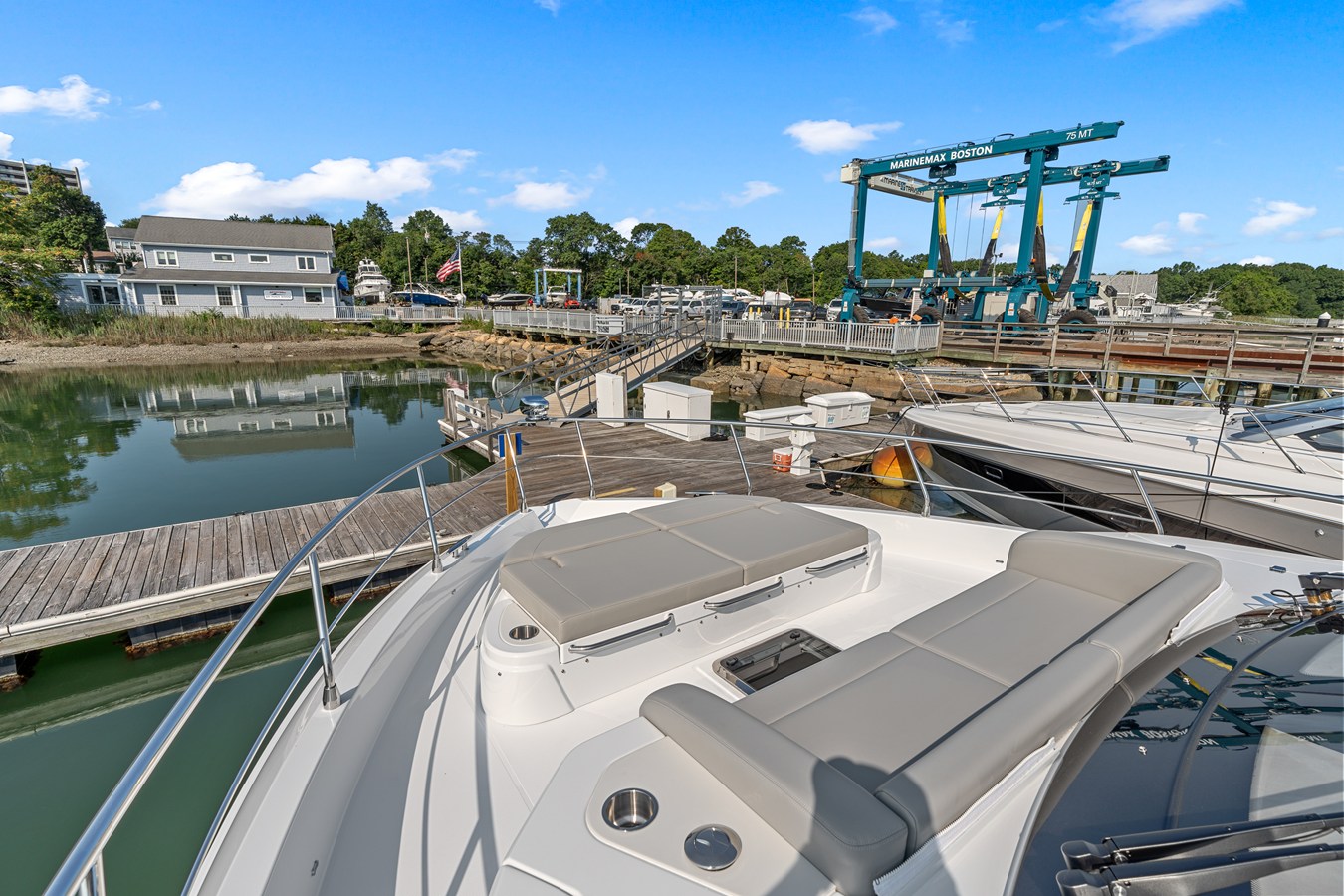 2027 Cruisers Yachts 50 FLY 55
