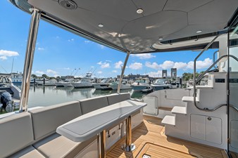 2027 Cruisers Yachts 50 FLY 10