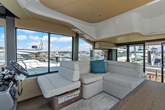 2027 Cruisers Yachts 50 FLY 21