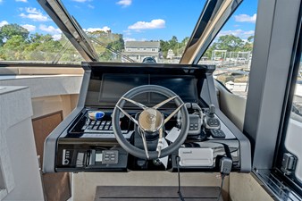 2027 Cruisers Yachts 50 FLY 22