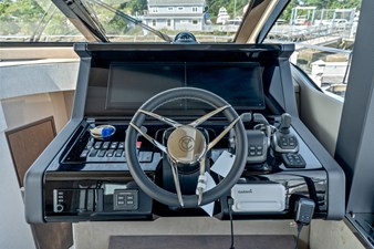 2027 Cruisers Yachts 50 FLY 23