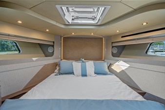 2027 Cruisers Yachts 50 FLY 30