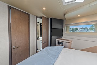 2027 Cruisers Yachts 50 FLY 32