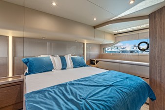2027 Cruisers Yachts 50 FLY 37
